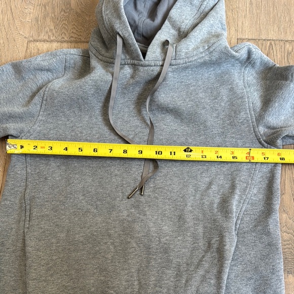 EUC Lululemon Wind Down Pullover Heathered Medium Grey / Slate Size 4 - Picture 10 of 16